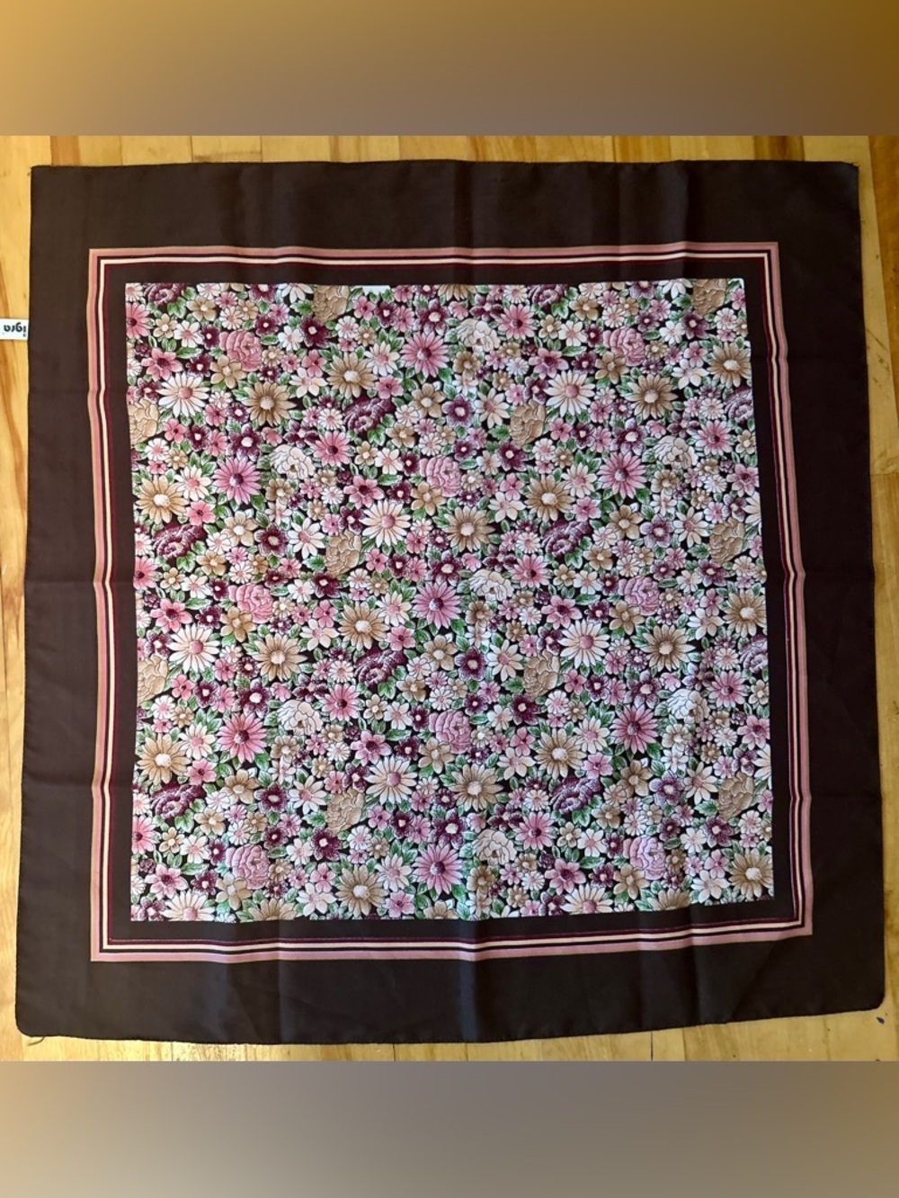 ✌️4 for $20✌️ Vintage nylon scarf - Picture 2 of 7